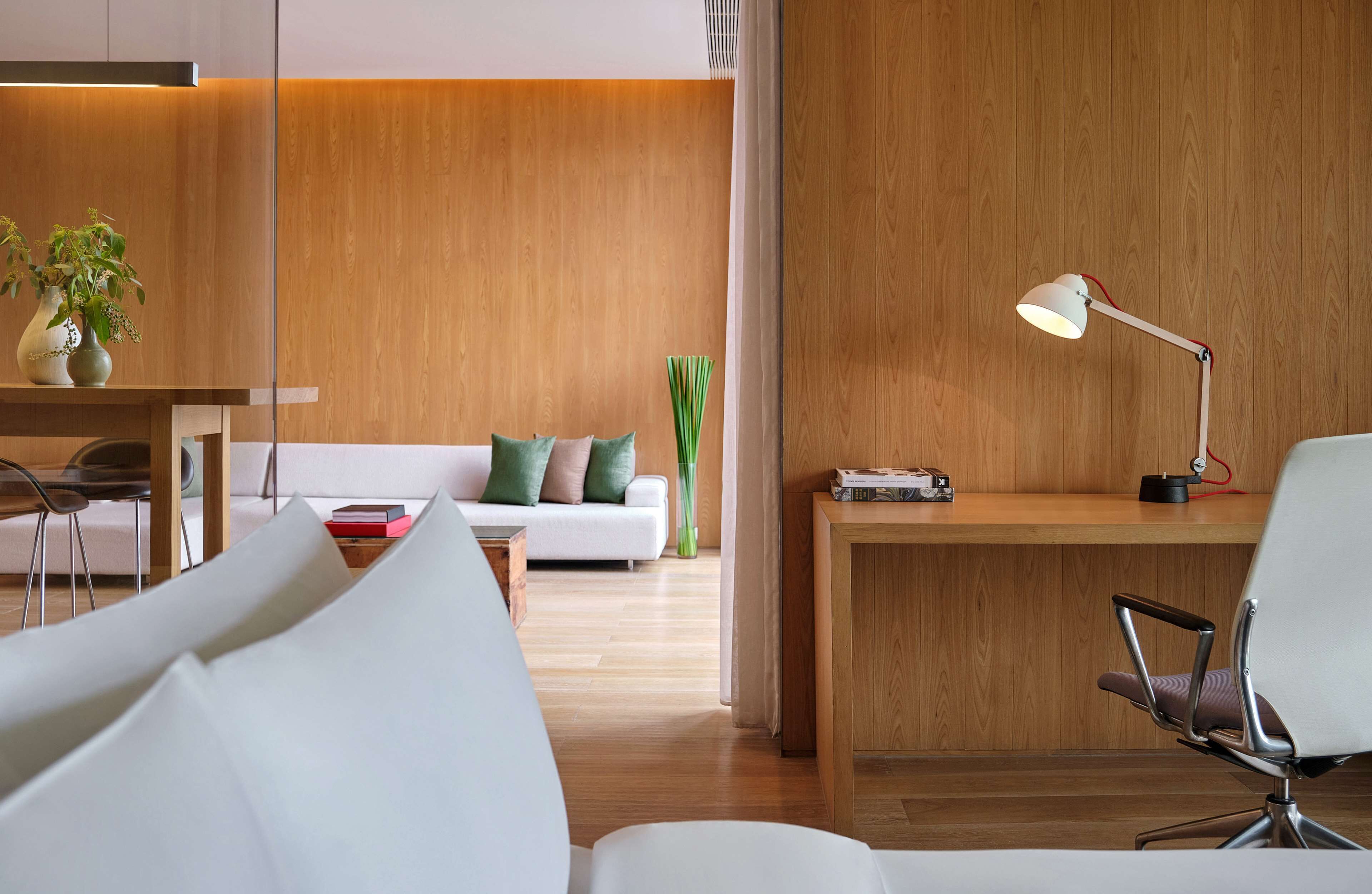 premium bedding, free minibar, in-room safe, desk