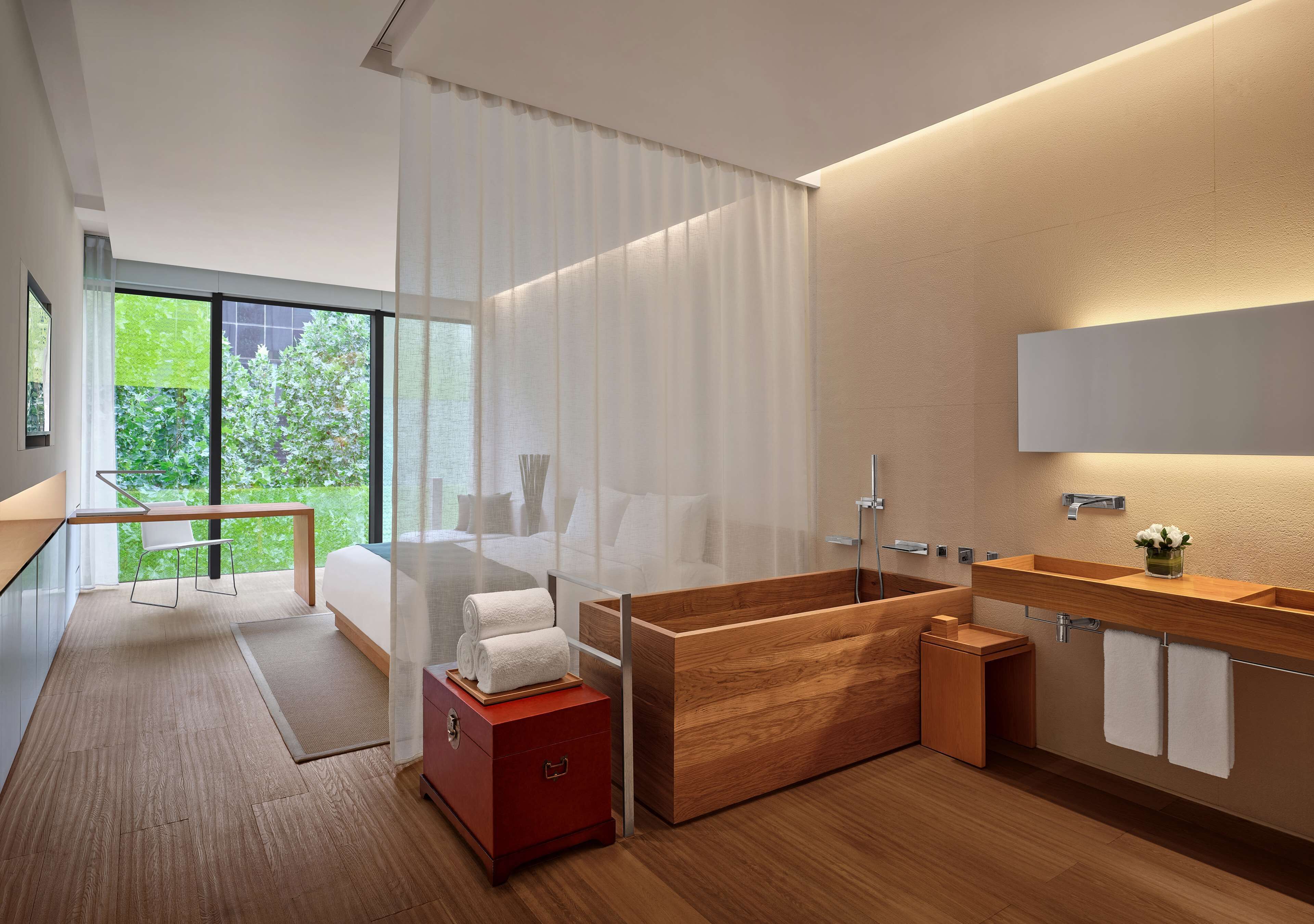 studio 45 king | premium bedding, free minibar, in-room safe, desk