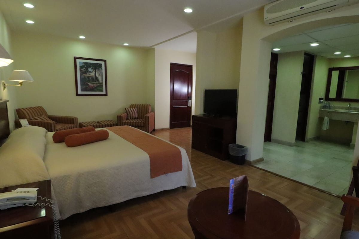 1 chambre, coffres-forts dans les chambres, bureau