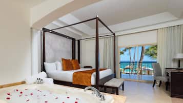 Elegance Club Ocean View Suite w/Jacuzzi - Adults Only | Peralatan tempat tidur premium, bar mini percuma, peti besi dalam bilik