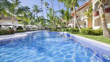 9 albercas al aire libre y camas balinesas gratuitas