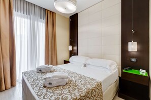 Luxe beddengoed, een minibar, een kluis op de kamer, een bureau