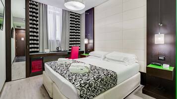 Camera Standard, 1 letto queen | Biancheria da letto di alta qualità, minibar, cassaforte in camera