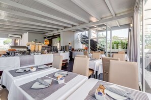 Dagelijks ontbijtbuffet (EUR 10 per persoon)