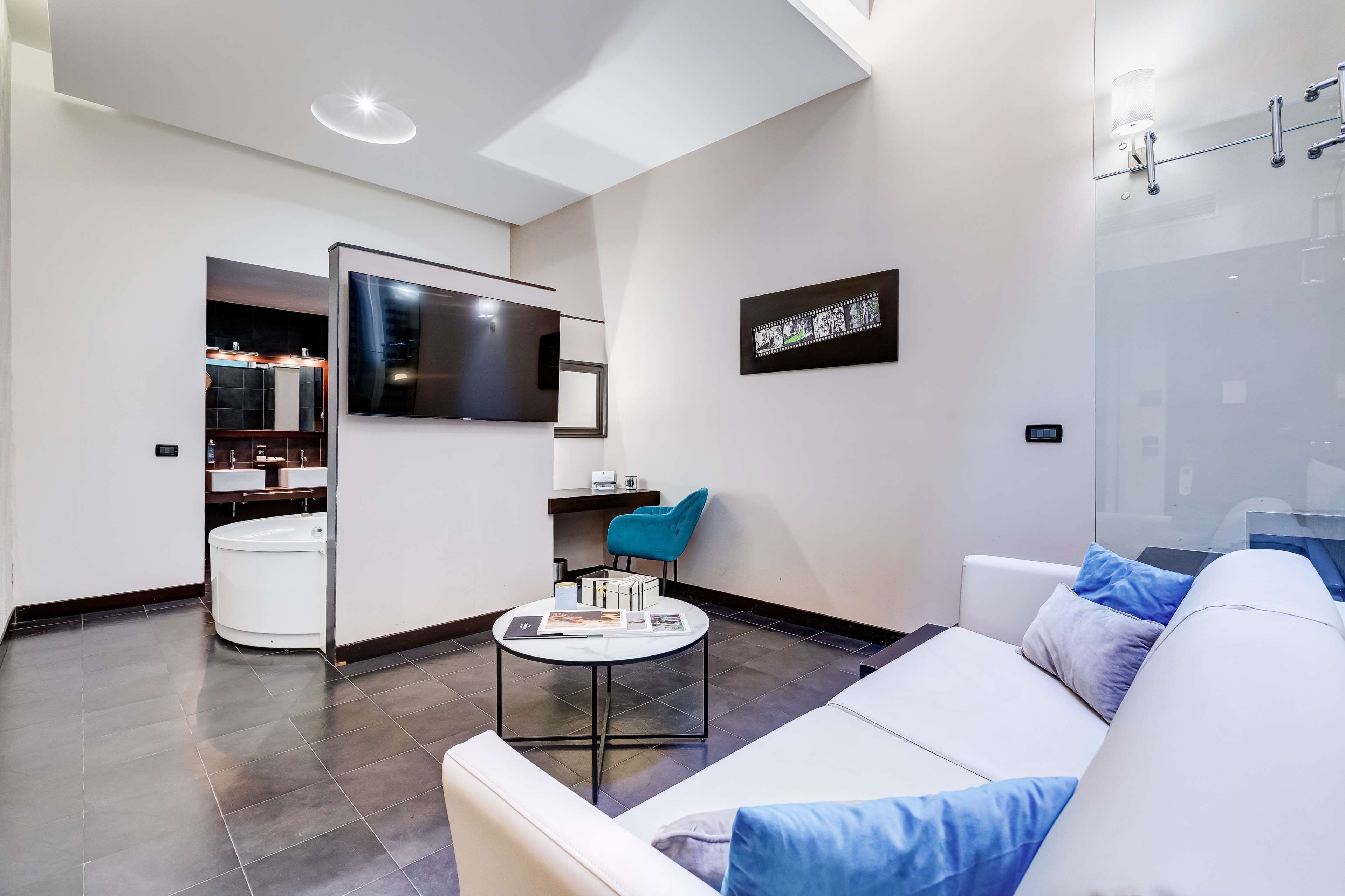 suite, 1 king bed, hot tub | premium bedding, minibar, in-room safe, desk