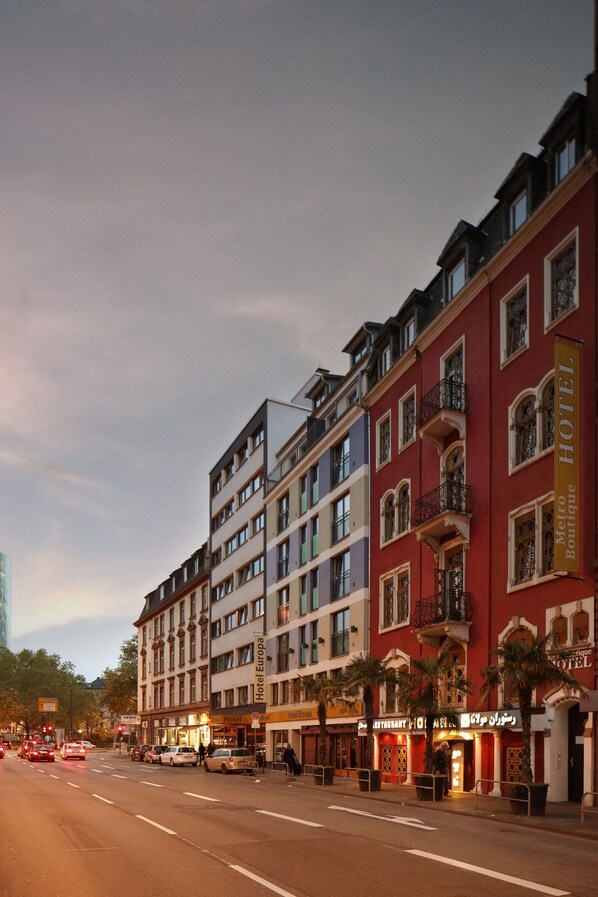 Front of property - Hotel Villa Oriental & Restaurant (Frankfurt)