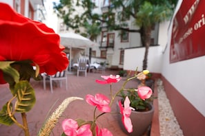 Terrace/patio - Hotel Villa Oriental & Restaurant (Frankfurt)