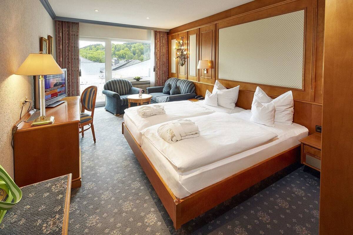 Comfort Double Room | In-room safe, desk, soundproofing, rollaway beds (surcharge)