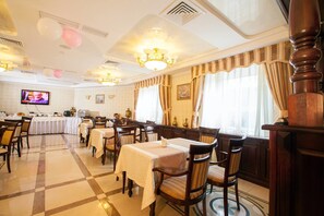 Breakfast, lunch and dinner served - Hotel Mukammal (Astana)