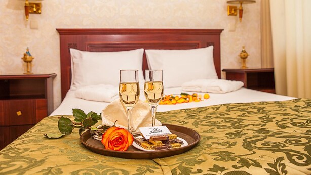 Junior Suite | Premium bedding, down duvets, minibar, in-room safe - Hotel Mukammal (Astana)