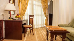 Suite | Premium bedding, down duvets, minibar, in-room safe - Hotel Mukammal (Astana)