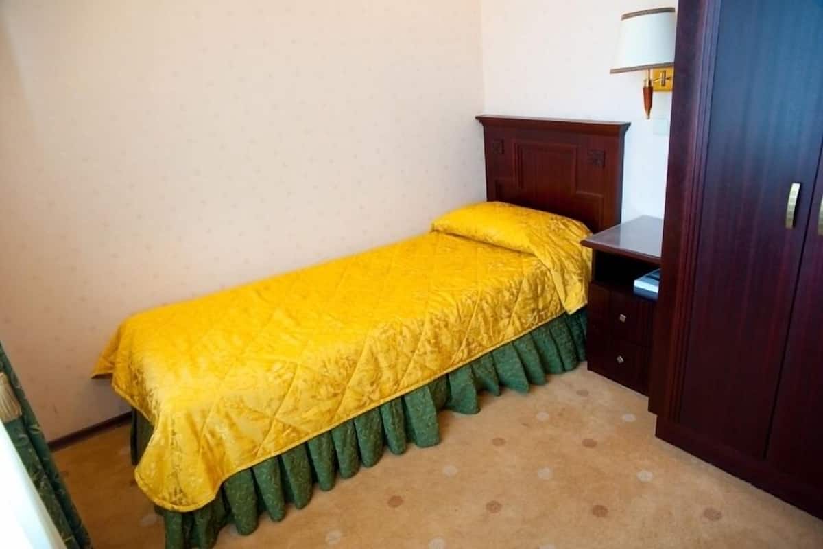Standaard eenpersoonskamer | Luxe beddengoed, donzen dekbedden, een minibar, een kluis op de kamer