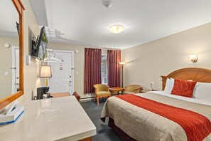 Kamer, 1 queensize bed | Individueel gemeubileerd, een bureau, een laptopwerkplek