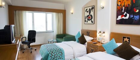 Business tweepersoonskamer | Luxe beddengoed, een minibar, een kluis op de kamer, een bureau