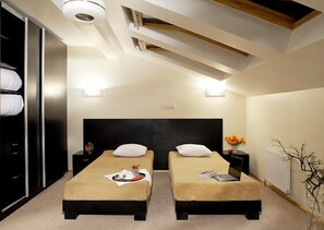 高級寢具、迷你吧、書桌、熨斗/熨衣板