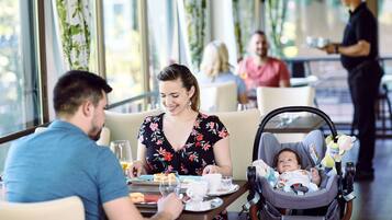 Petit déjeuner, déjeuner et dßner servis sur place, vue sur le jardin