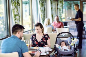 Breakfast, lunch, dinner served; garden views