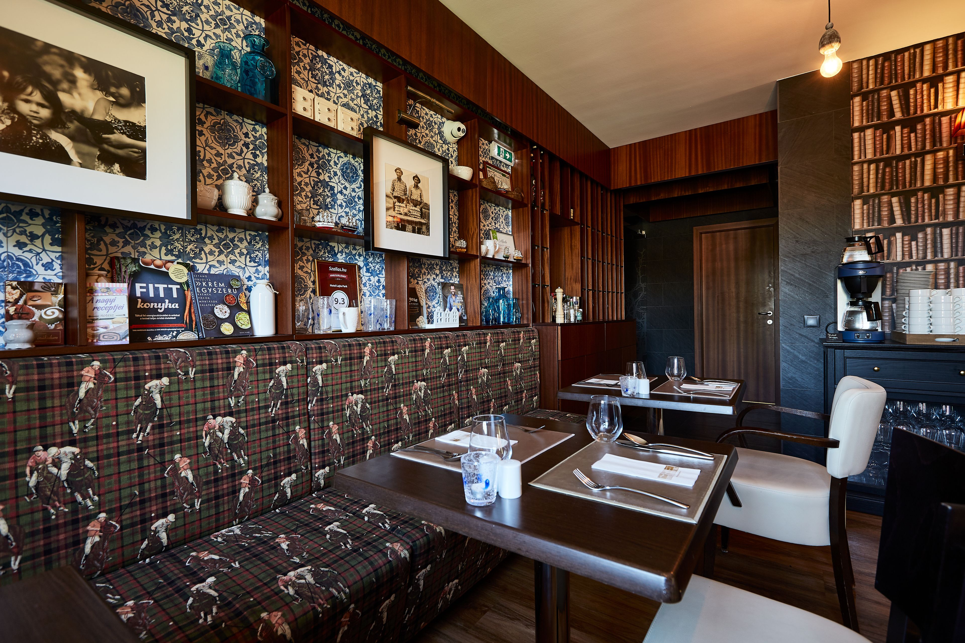 breakfast, lunch, dinner served; garden views