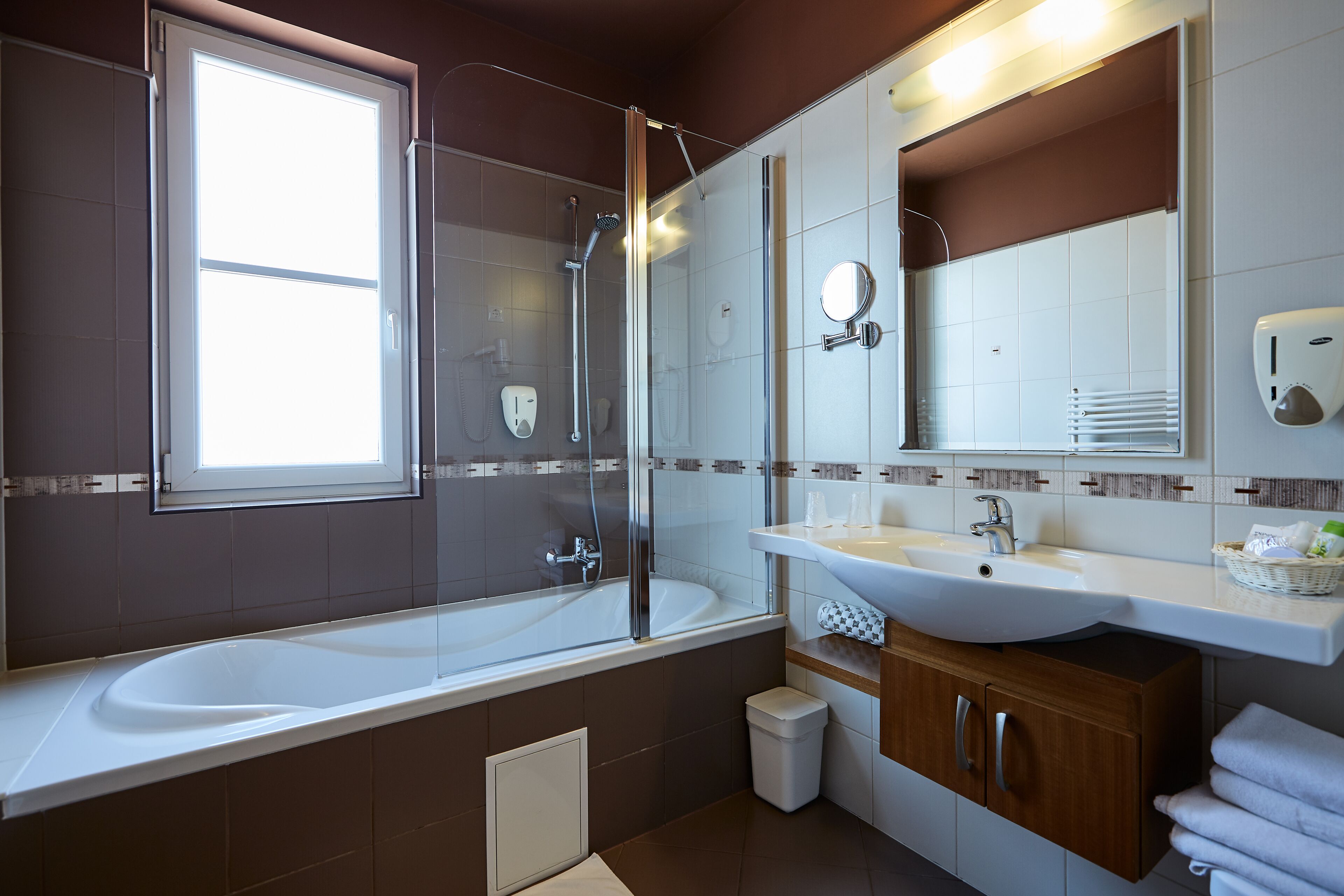 triple room | bathroom | hair dryer, bathrobes, slippers, towels