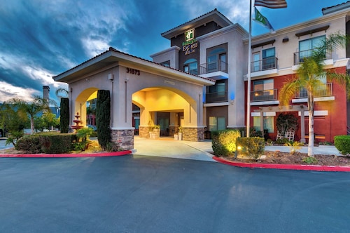 Holiday Inn Express & Suites, Lake Elsinore by IHG