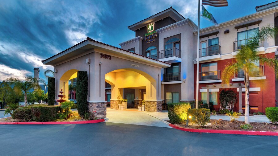 Holiday Inn Express & Suites, Lake Elsinore by IHG