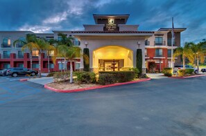 Exterior - Holiday Inn Express & Suites, Lake Elsinore by IHG (Lake Elsinore)