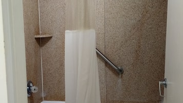 Set di cortesia gratuito, asciugamani, sapone, shampoo
