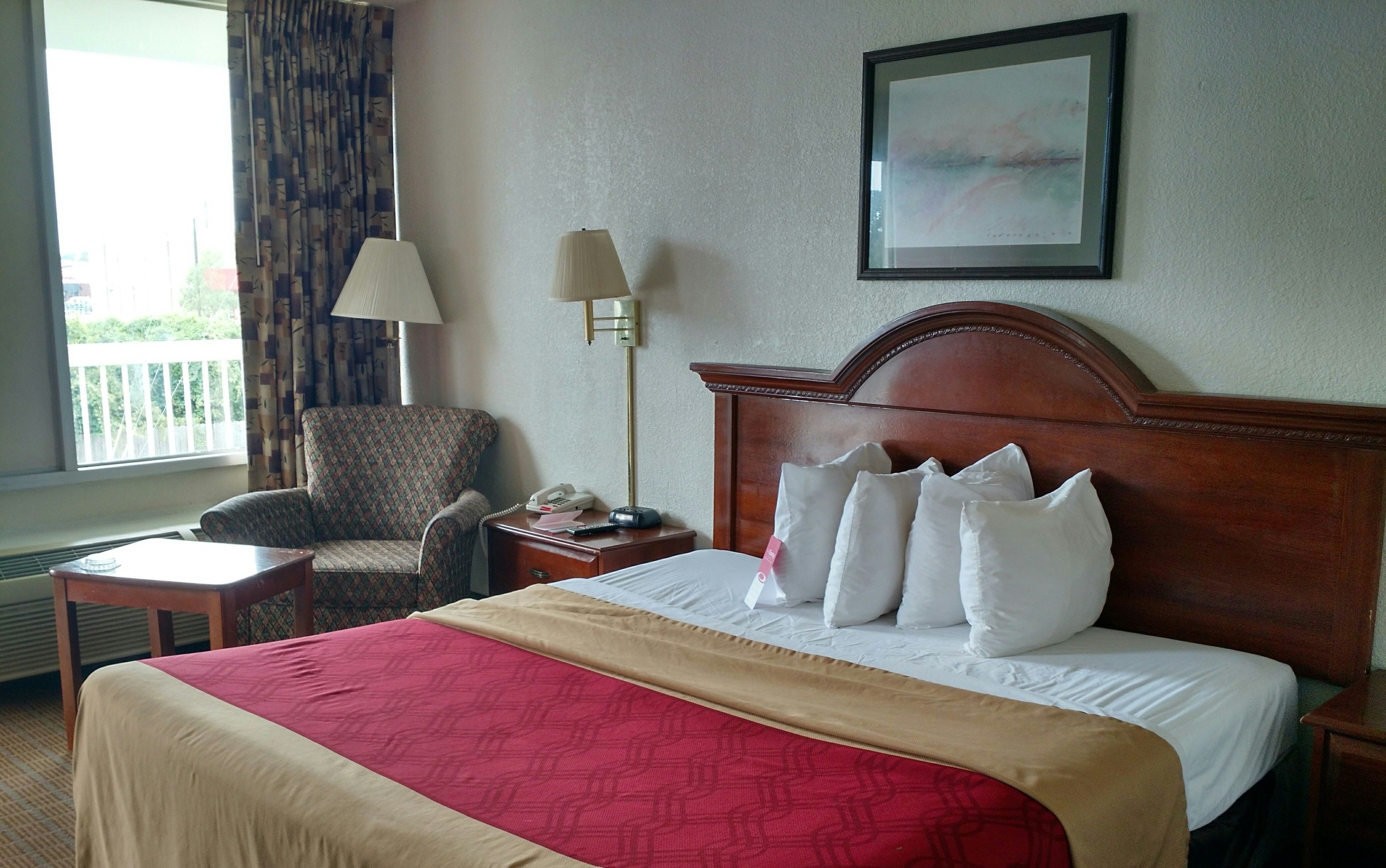 办公桌、熨斗/熨衣板、免费 WiFi、床单