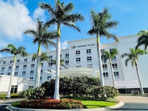 Exterior - Crowne Plaza Ft. Myers Gulf Coast by IHG (Fort Myers)
