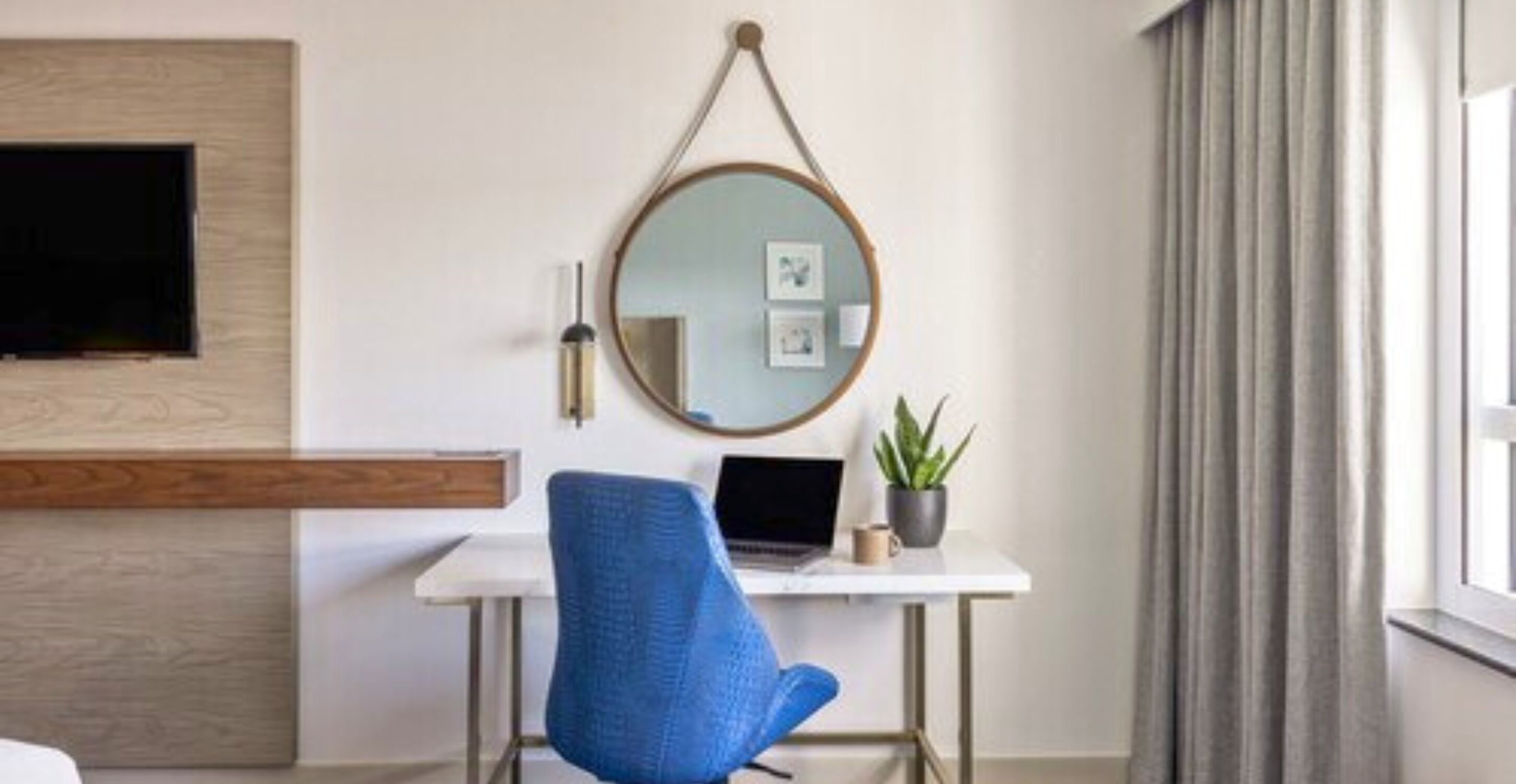 1 bedroom, premium bedding, desk, laptop workspace