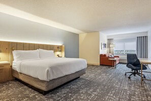Premium bedding, desk, laptop workspace, blackout curtains - Crowne Plaza Ft. Myers Gulf Coast by IHG (Fort Myers)