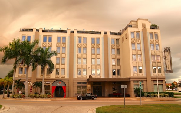 Vista frontal de la propiedad