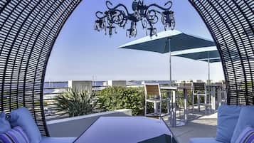 2 restaurants, breakfast, lunch, dinner served; American cuisine