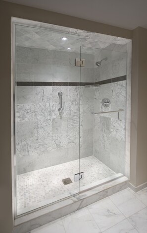 Ducha del cuarto de baño