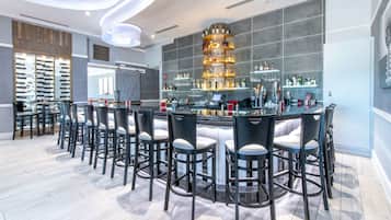2 bars/lounges