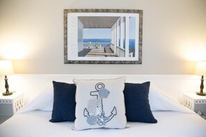 Flat-screen TV - Allen Harbor Breeze Inn & Gardens (Harwich Port)