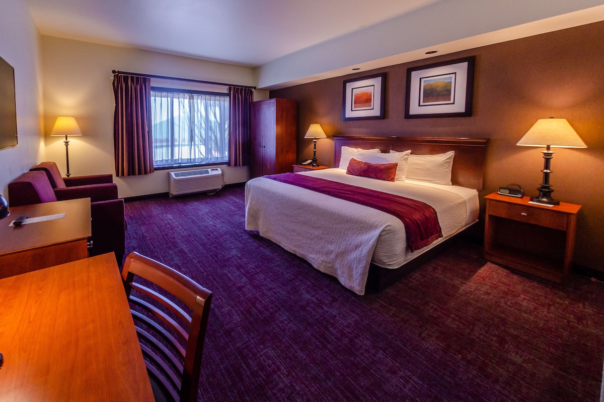 premium bedding, pillow-top beds, desk, laptop workspace