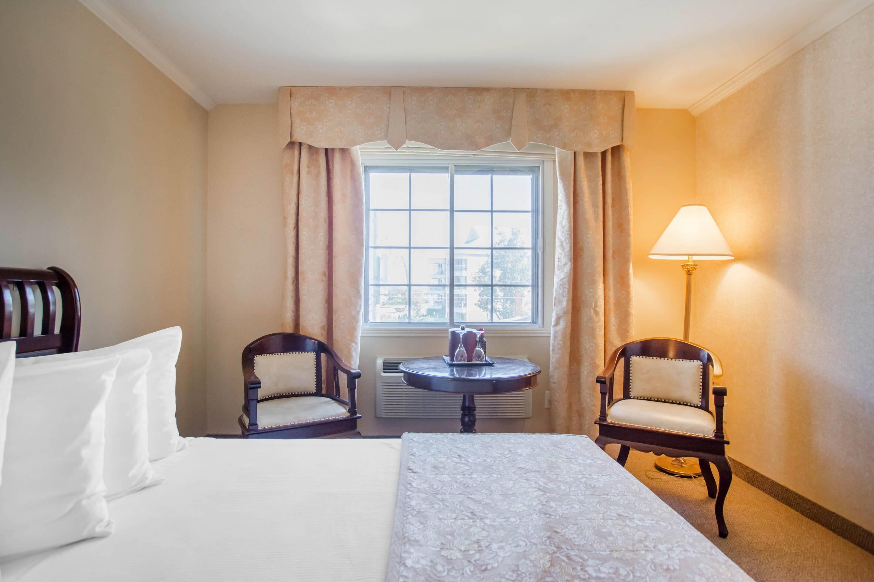 Classic Room, 1 Queen Bed, Accessible