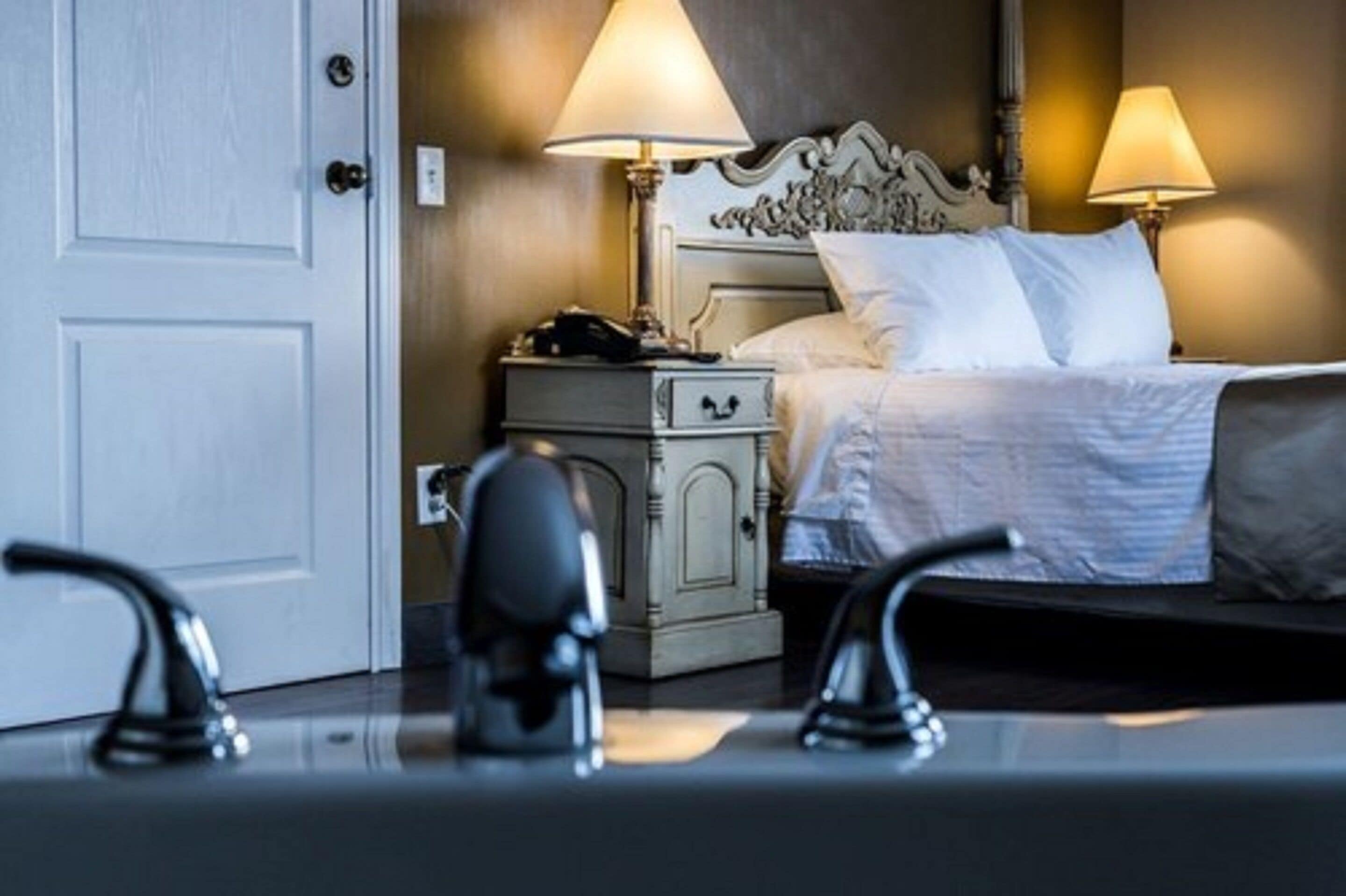 Suite, 1 Queen Bed, Non Smoking | Egyptian cotton sheets, premium bedding, minibar, in-room safe
