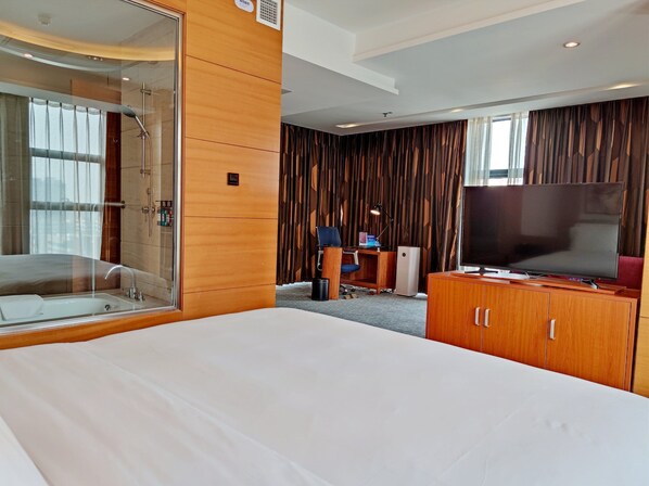 ห้องสวีท, เตียงคิงไซส์ 1 เตียง | ตู้นิรภัยในห้องพัก, โต๊ะทำงาน, ผ้าม่านกันแสง, เตารีด/โต๊ะรีดผ้า