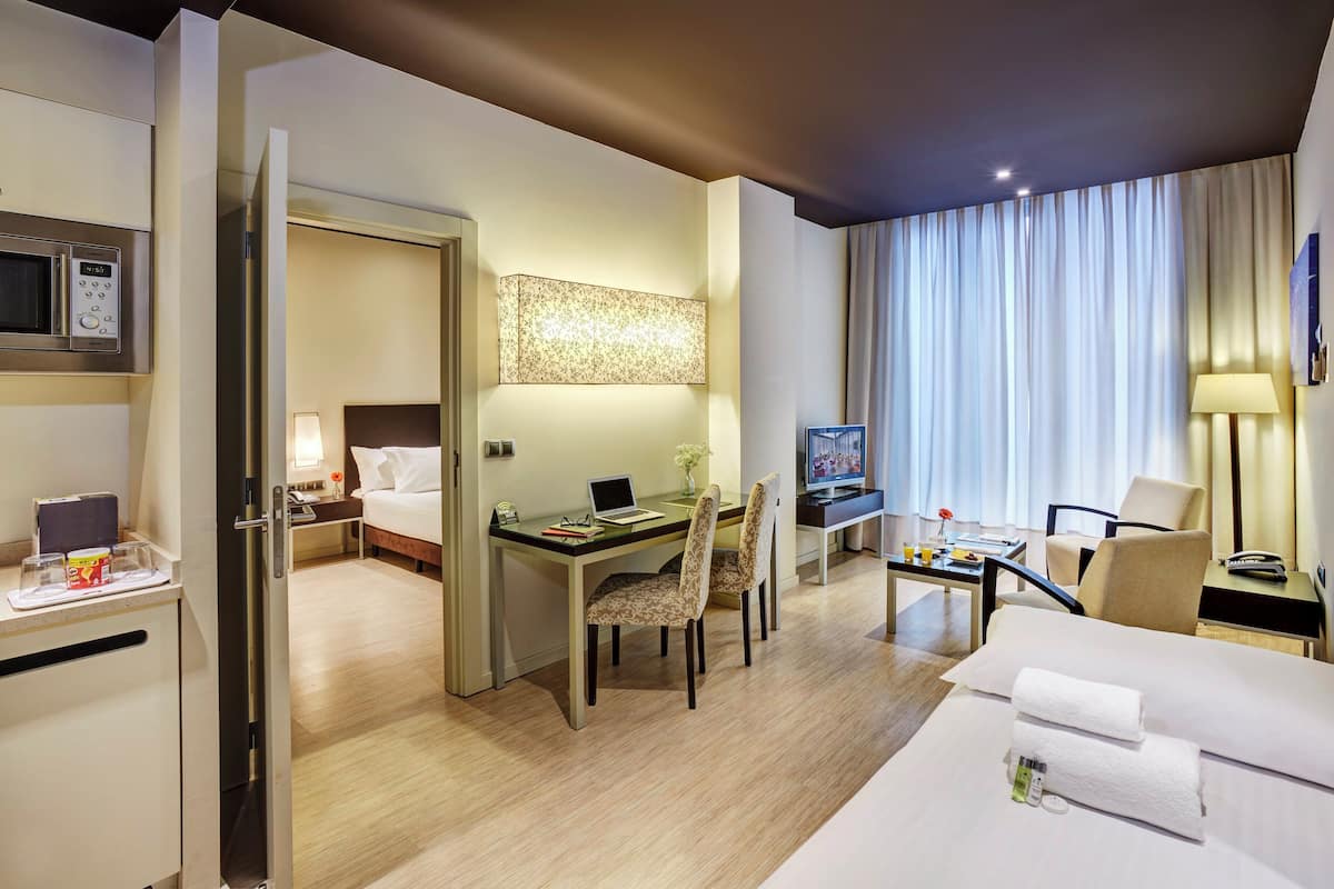 minibar, in-room safe, blackout curtains, soundproofing