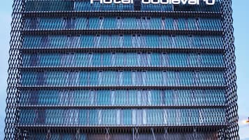 A hotel with a distinctive exterior featuring a grid-like facade and a sign reading "Hotel Boulevard".
