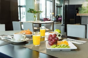 Daily buffet breakfast for a fee