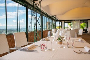 Lunch and dinner served, Regional cuisine