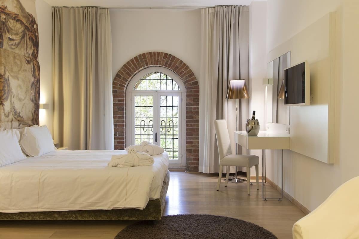 1 bedroom, premium bedding, minibar, in-room safe