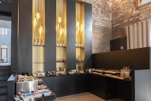 Se ofrece un desayuno bufé (20.50 EUR por persona)