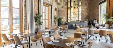 Daily buffet breakfast (EUR 20.50 per person)