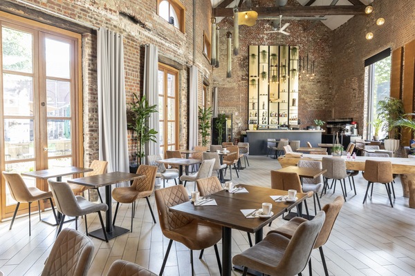 Desayuno buffet (EUR 20.50 por persona)