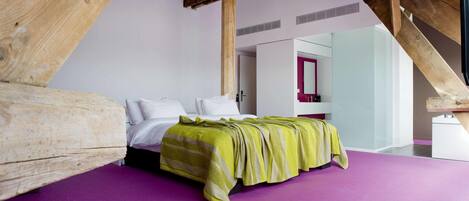 Chambre Double Deluxe | Minibar, coffres-forts dans les chambres, bureau, rideaux occultants