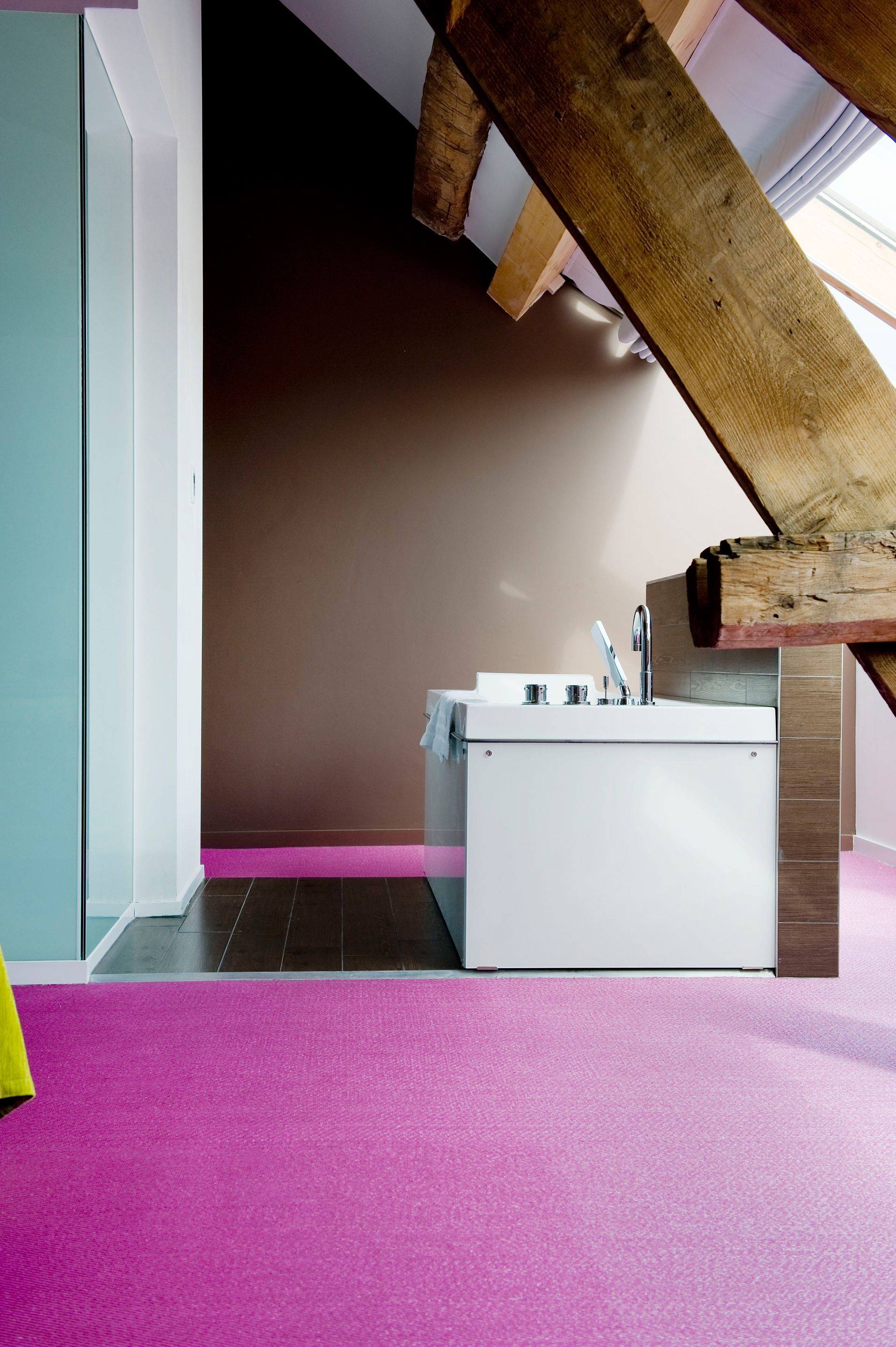 deluxe double room | bathroom | free toiletries, hair dryer, towels